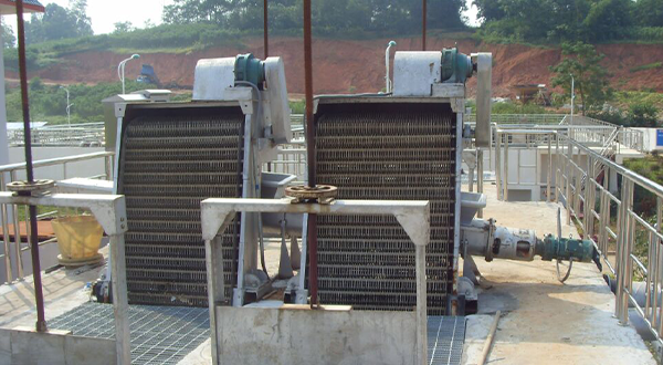 污泥脫水機的日常管理注意事項有哪些?-青島樂中環(huán)保科技有限公司